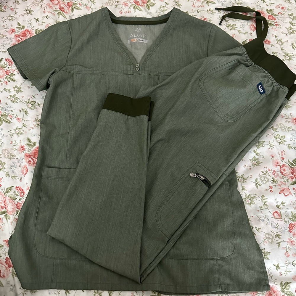 Adar Pro Heather Scrub Set